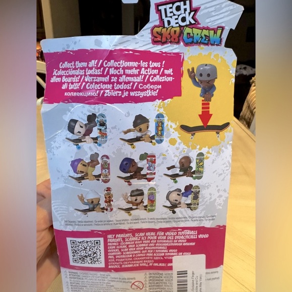 NWT Tech Deck Sk8 Crew, 2-Pack Fingerboards w/ Figures, and Mini Skateboards - Picture 7 of 10